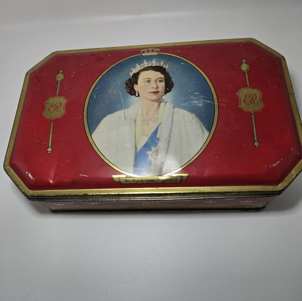 👑Antique 1953 Queen Elizabeth II Coronation Souvenir Tin–Bensons English Toffee